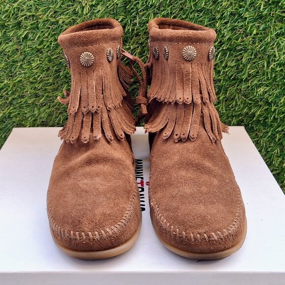 Like New in Box! Minnetonka Double Fringe Brown Side Zip Moccasin Bootie SZ 7 - Picture 3 of 6